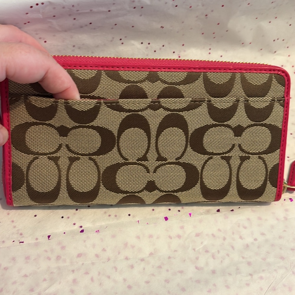 New Coach Accordion Zip Wallet - Picture 3 of 6